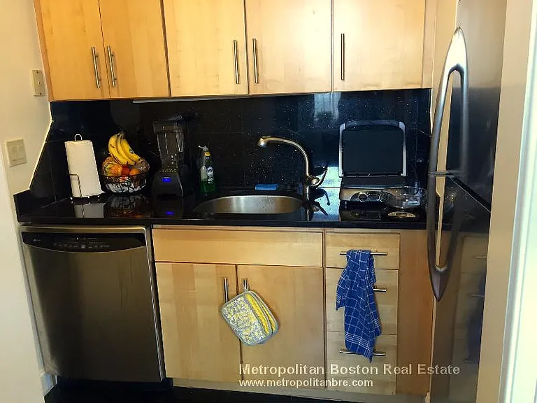 42 Beach St #7D — Photo 3