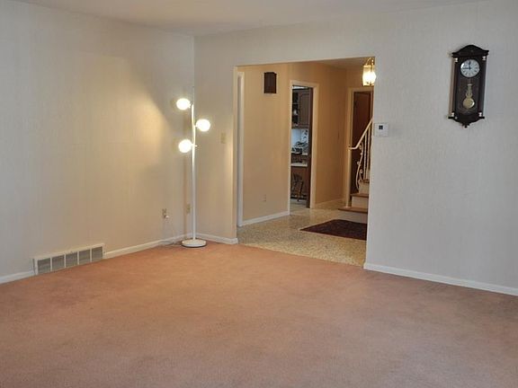 4th image of 4450 Valley Forge Dr