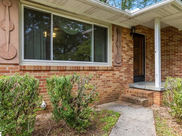 121 Hilltop Dr, Travelers Rest, SC 29690