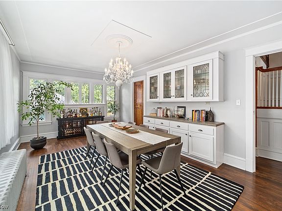 5th image of 130 Columbus St