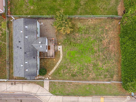 3rd image of 15104 Portland Avenue SW