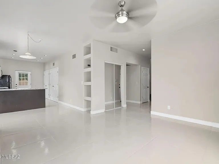 2862 N Tyndall Ave #2 — Photo 18