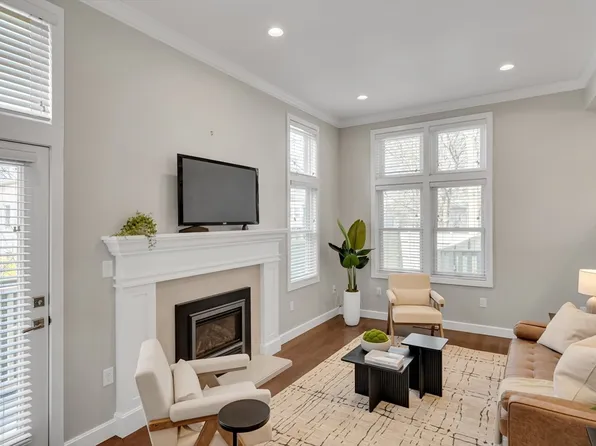 10 Walden Mews, Cambridge, MA 02140