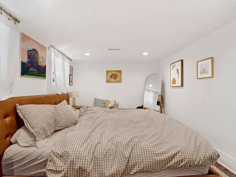 1140 N Winchester Ave #1F — Photo 17