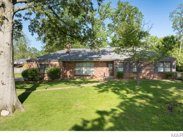41 Berry Oaks Ln, Saint Louis, MO 63122