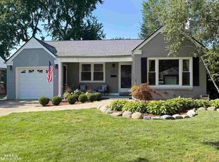 21152 Lancaster St, Harper Woods, MI 48225