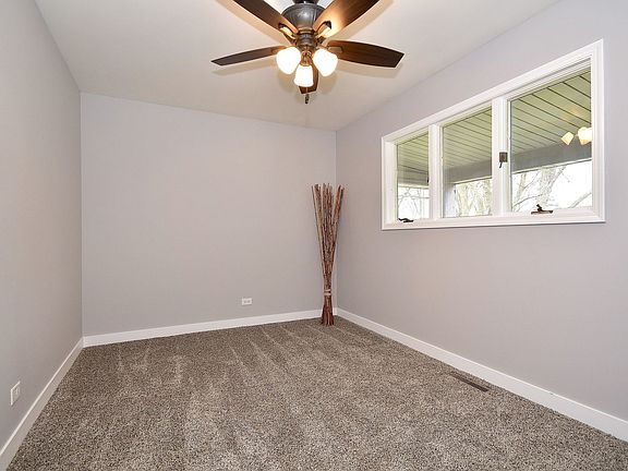 5th image of 417 Pleasant Dr