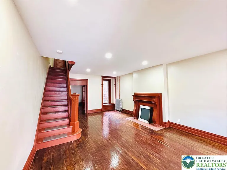 36 S Jefferson St — Photo 6
