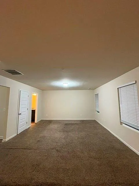 3 bed, 2.5 bath, 1468 sqft, $1,750 — Photo 3