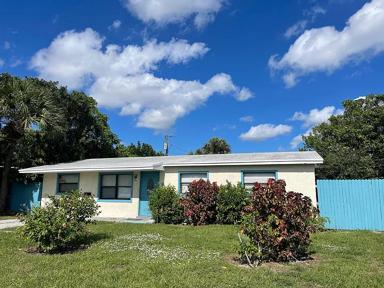 1650 W 12th Ct — Photo 16