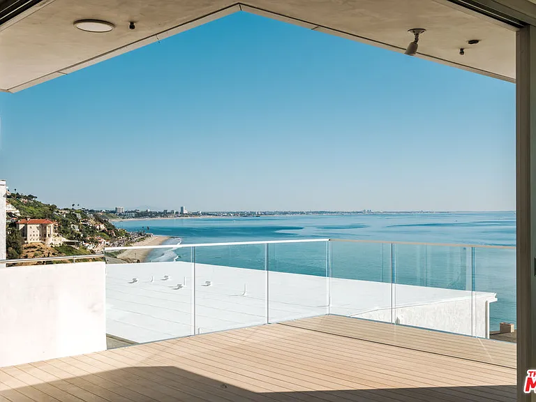 18225 Coastline Dr — Photo 2