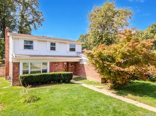 29809 N Bedford St, Southfield, MI 48076