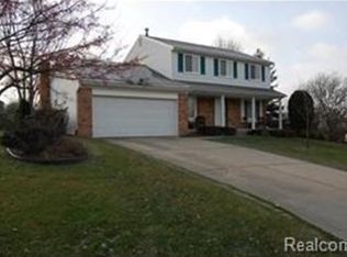 855 Dahlia Ln, Rochester Hills, MI 48307