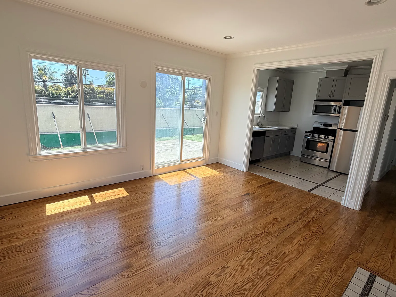 2 bed, 800 sqft, $3,950 — Photo 4
