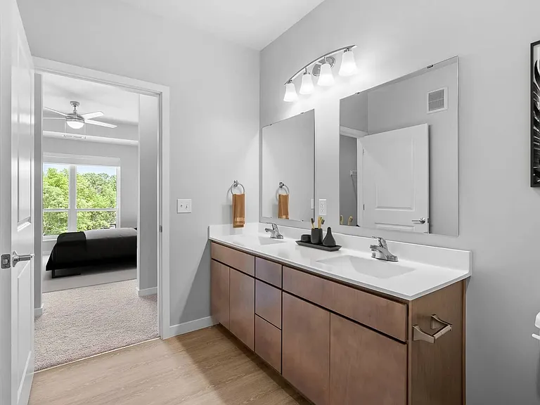The Aurilla Apartments — Photo 27