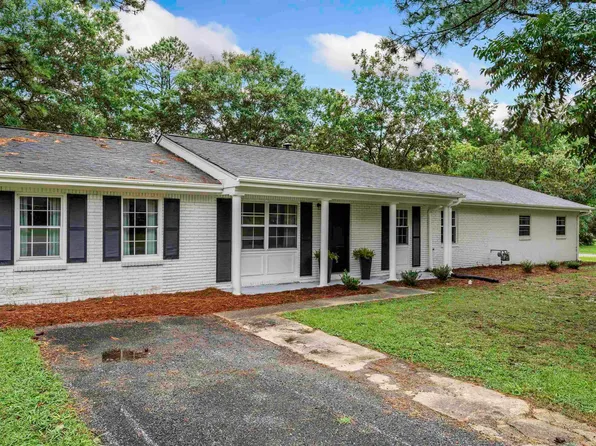 108 Pine Tree Cir, Columbiana, AL 35051