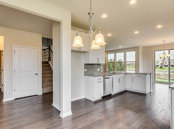 5th image of 251 Belmont Dr