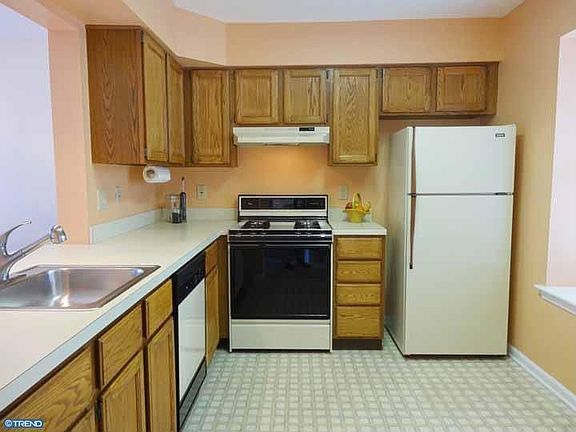 3rd image of 214 Sequoia Dr