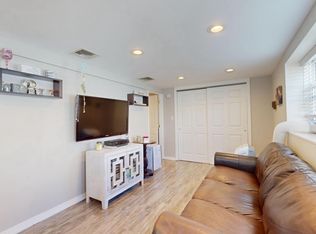 5 Eleanor Rd #1, Plainview, NY 11803