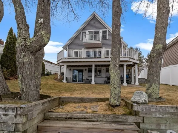 20 Bates Point Rd, Webster, MA 01570