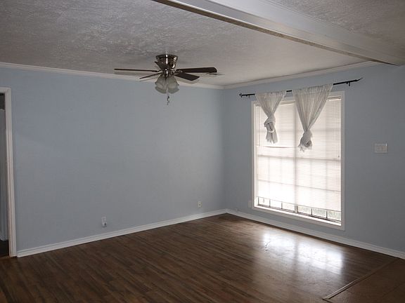 2nd image of 150 E Hooks St