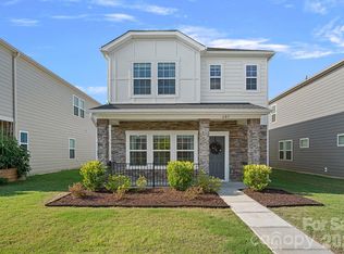 605 Cedar Knoll Cir, Pineville, NC 28134