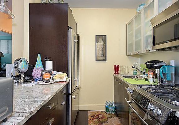 5th image of 211 E 46th St #31E
