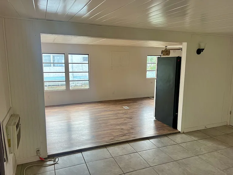 1219 W Hall St — Photo 5