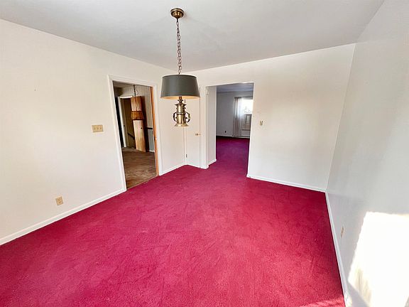 5th image of 516 S Twyckenham Dr