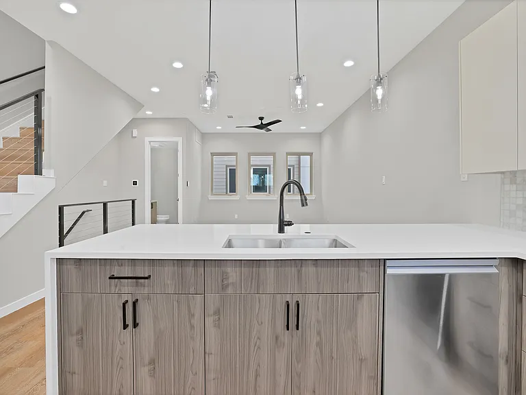 2815 Weisenberger St #201 — Photo 6