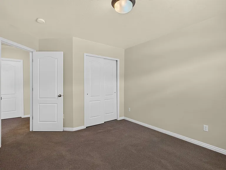 2867 W Shady Hollow Ln — Photo 6