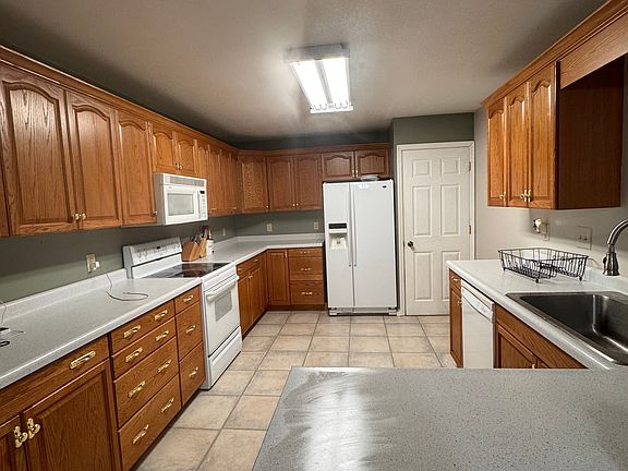4th image of 817 9th Ave NE