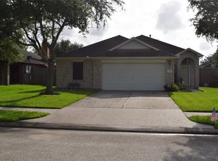 219 Silverbrook Ln, Dickinson, TX 77539