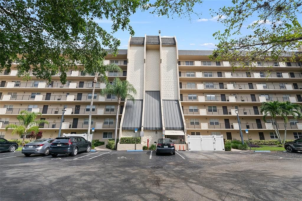 3300 W Rolling Hills Cir #610