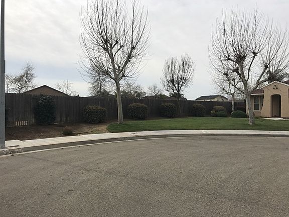 4th image of 2303 S Villa Ave