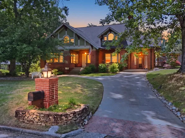 760 E Tugalo St, Toccoa, GA 30577