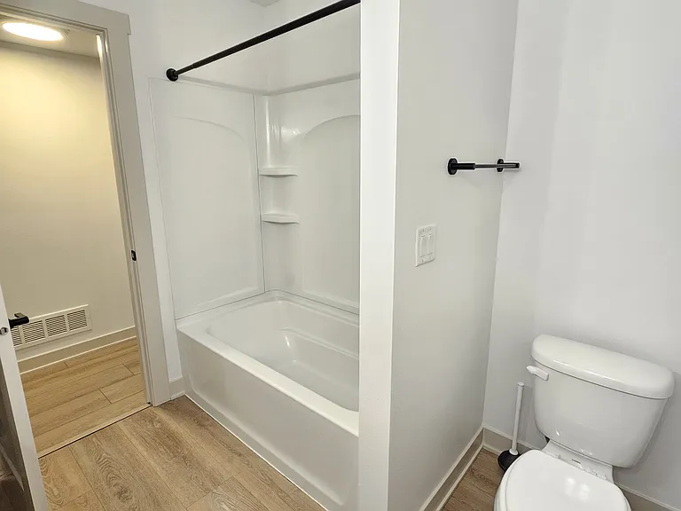 210 E Broadway St — Photo 14