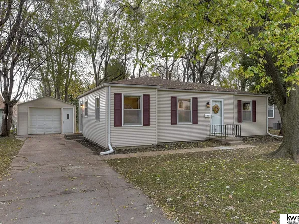 1027 N 77th Ave, Omaha, NE 68114