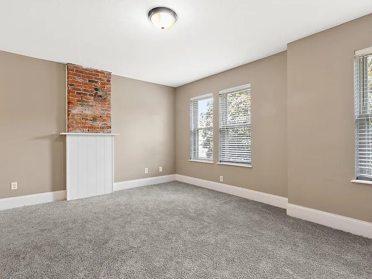 1131 Franklin Ave — Photo 20