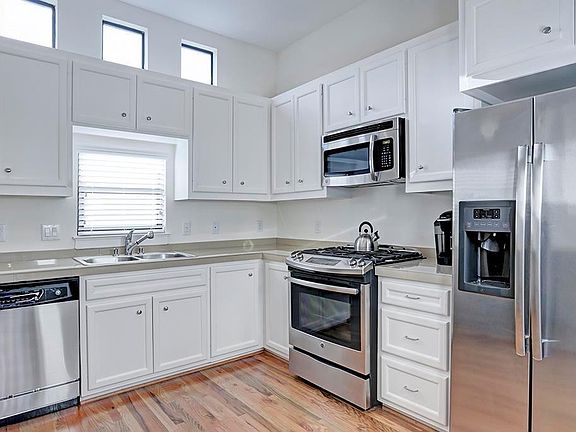 2nd image of 648 Westcross St #303