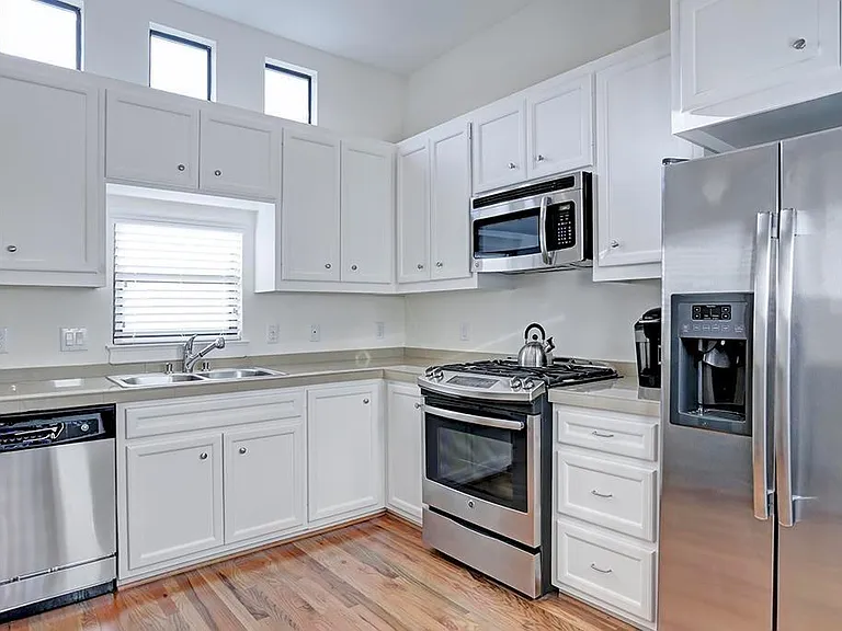 648 Westcross St #303 — Photo 2