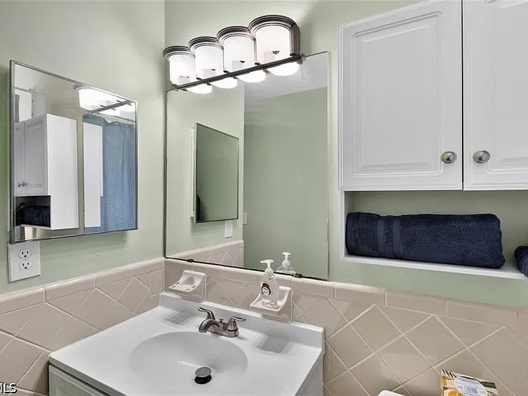 211 S Lake Dr — Photo 14