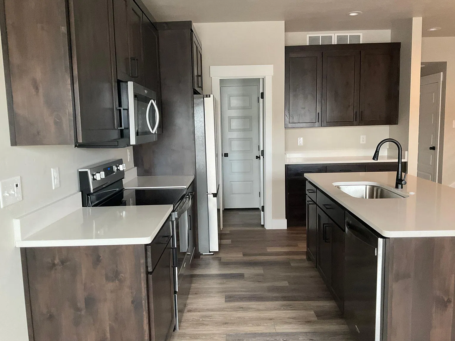 3 bed, 2.5 bath, 1774 sqft, $2,000 — Photo 4