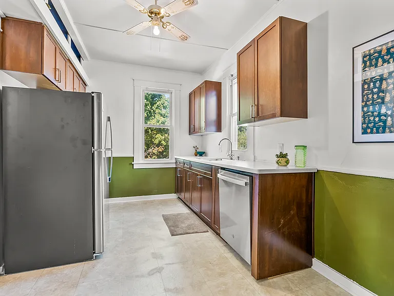 216 E Main St #1/2 — Photo 15