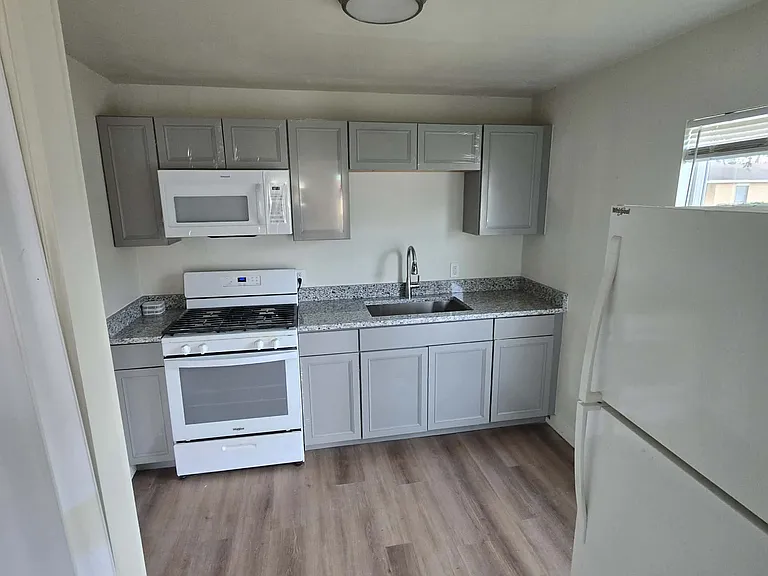 1224 Preston St — Photo 2