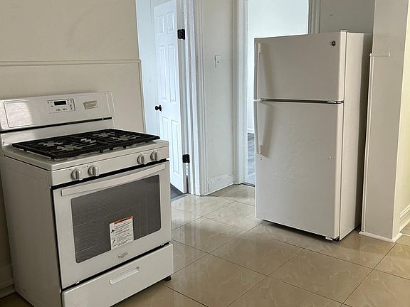 5th image of 303 S 19th St Floor 2