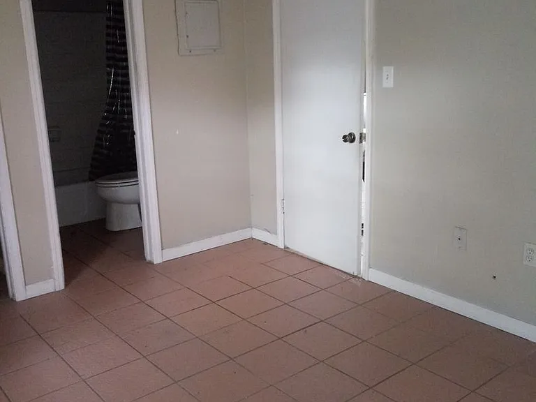 345 N Dewey St — Photo 8