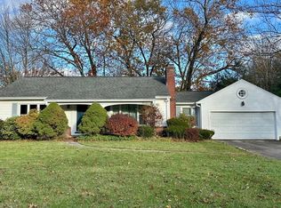 31 Whitmun Rd, Longmeadow, MA 01106