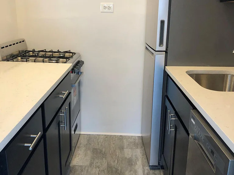 2351 W Wilson Ave #206 — Photo 9