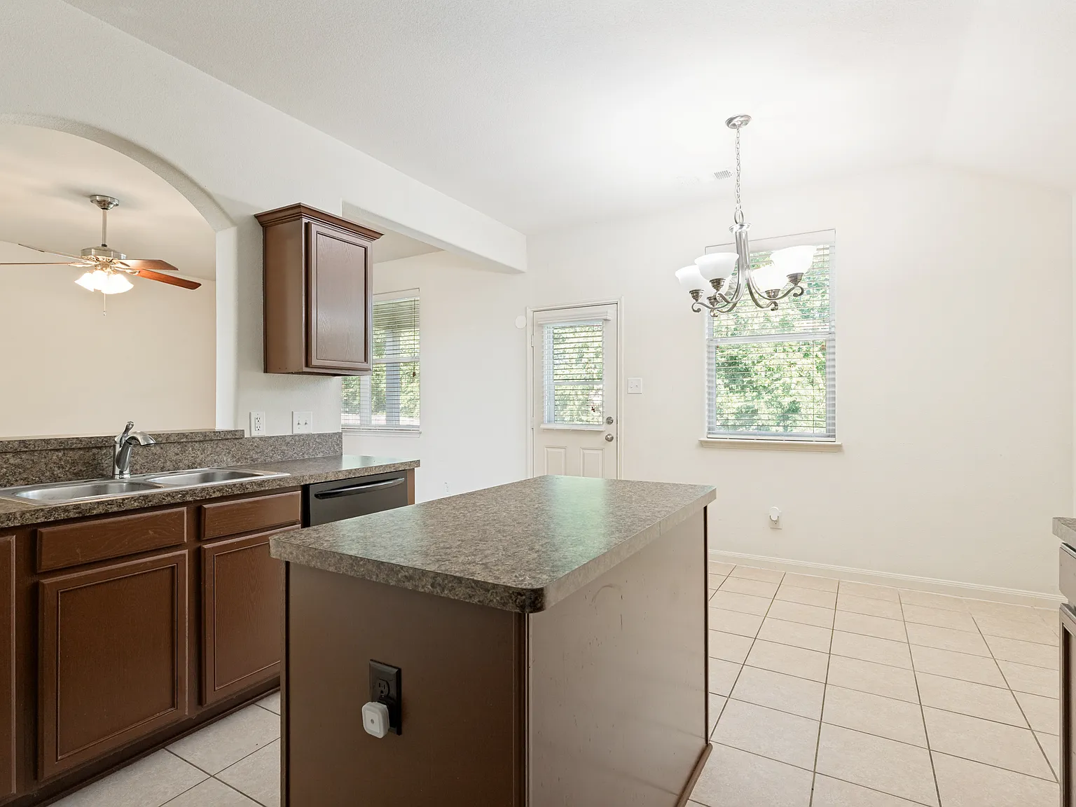 3 bed, 1467 sqft, $1,845 — Photo 4